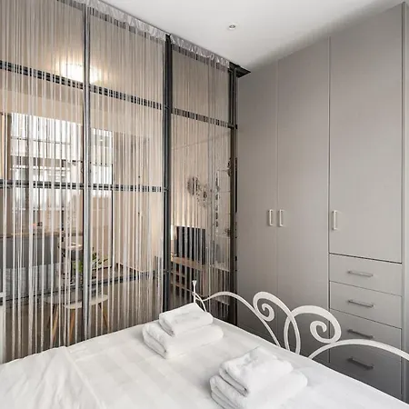 Апартаменты Innovative Cosy Intimate In Ladadika